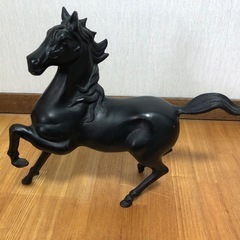 黒い馬　置き物