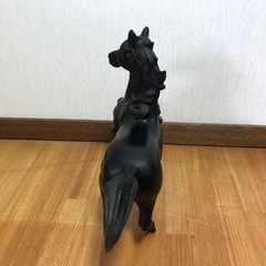 黒い馬　置き物の画像