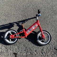 ストライダー　足蹴り自転車　バランス自転車