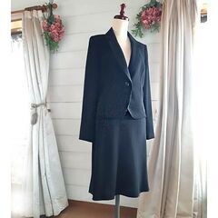 新品　黒の礼服　上着７号　スカート９号のセットでどうぞ