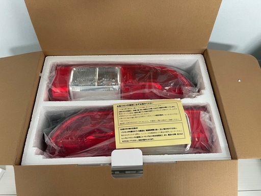 新車外し　7型ハイエース　テールランプ
