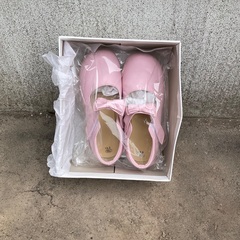 子供用の傘、虫取り網、女の子用19㎝靴、バトミンラケット　差し上げます。の画像