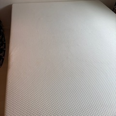 クイーンサイズのマットレスの画像