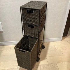 ワゴン付きキャスター　　収納の画像