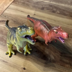 恐竜人形2体