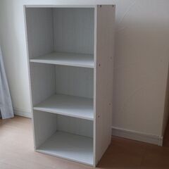 カラーボックス（白、3段）その2  2個まとめて1500円にいたしますの画像