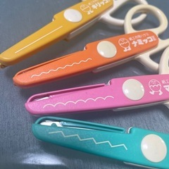 【美品】3歳〜小学生くらいまで　紙工作用ハサミセットの画像