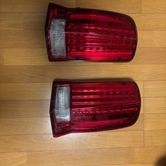 キャデラックエスカレード20002-2005テールランプ訳あり