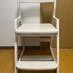 ニトリ子供用チェア ホワイト キャスター付きの画像