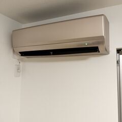 中古美品エアコン　アイリスオーヤマ　６畳用（取り外しできる方）