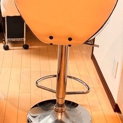 昇降椅子　バーカウンターの椅子  白の画像