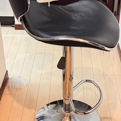 昇降式　バーカウンターの椅子　黒