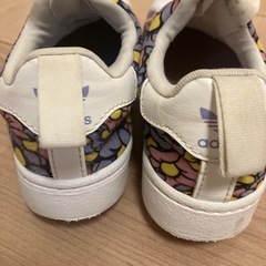 adidas　の画像