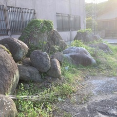 【無料】庭石・墓石 引き取り希望者募集（大小さまざま／自己運搬