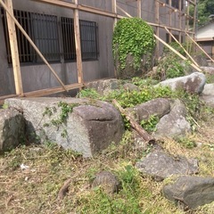 【無料】庭石・墓石 引き取り希望者募集（大小さまざま／自己運搬の画像