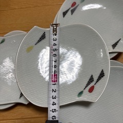 綺麗な形のお皿　７枚の画像