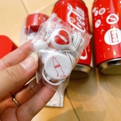 コーラ　アタリ缶　カラーイヤホン　２点　貯金箱の画像