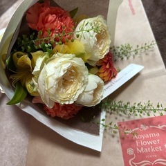 Aoyama Flower Market 花束　手提げ袋付きの画像