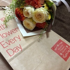 Aoyama Flower Market 花束　手提げ袋付きの画像