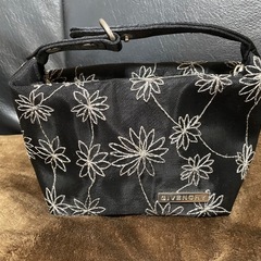 【新品未使用❗️】ジバンシー 刺繍ポ—チ