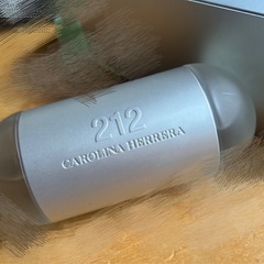 キャロライナヘレラ212の画像