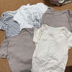 80サイズロンパース