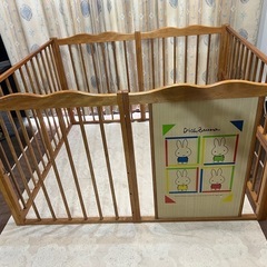 【決まりました】ミッフィの木製ベビーベッド（広げてサークル）の画像