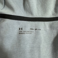 子供130cm UNDER ARMOR パーカーの画像