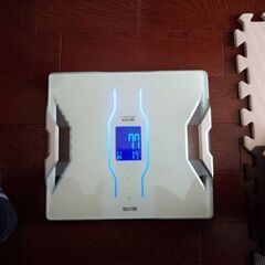 未使用(未組立)　回転式ラックコミック・ビデオ・DVD用の画像