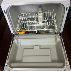 Panasonic 電気食器洗い乾燥器　NP-TCR4-W 　2021年製　パナソニック　食洗機の画像