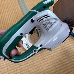 マキタ　充電式　芝生　バリカン　MUM164D 10.9V 充電器　バッテリー付き
の画像