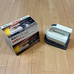 毛玉取り機を差し上げます(乾電池はついていません。)
