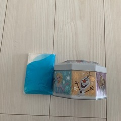 ディズニー　アナと雪の女王　缶の画像
