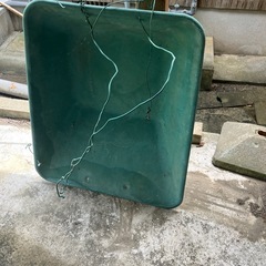 一輪車の荷台の画像