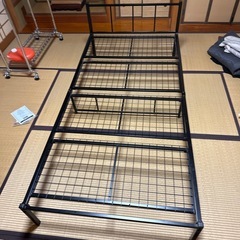パイプフレームベッドの画像