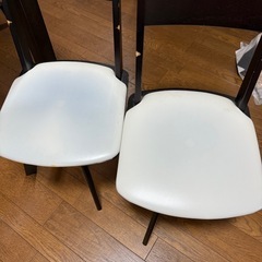 食卓テーブルの画像