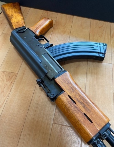 次世代電動ガン　AK47 リアルウッド、多弾マグ2個ほか