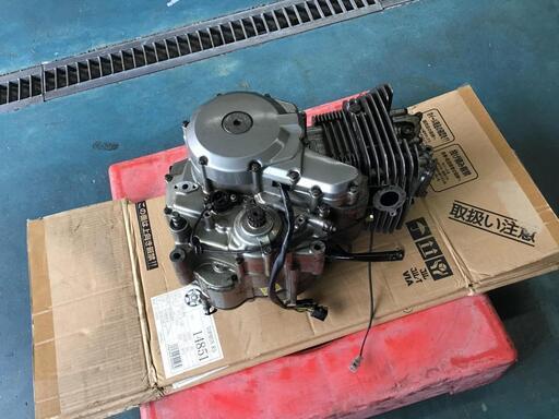 【バイクパーツ／値下げ！】 SUZUKI（ｽｽﾞｷ） (ｸﾞｰｽ)250　純正　ｴﾝｼﾞﾝ