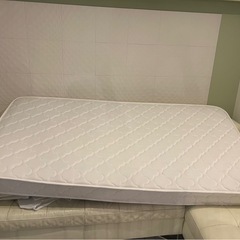 美品のシングルベッドのマットレス