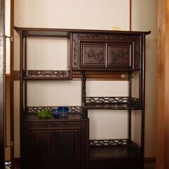 透かし彫りの美しい 中国の茶だんす