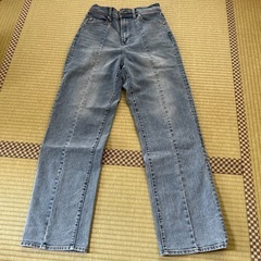 レディース　ストレートデニム