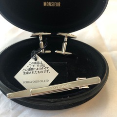 森英恵ハナエモリ  白蝶貝HMロゴ  ネクタイピン・カフスセットの画像