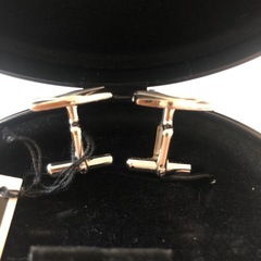 森英恵ハナエモリ  白蝶貝HMロゴ  ネクタイピン・カフスセットの画像