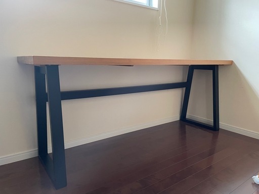 シンプルでおしゃれ！無垢材のワークデスク（180cm幅）