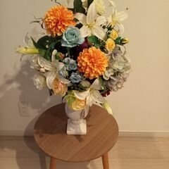 花瓶付き造花美品