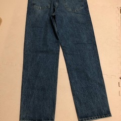 新品ZARA ストレートデニム 42の画像