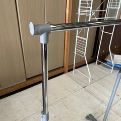 ハンガーラックの画像