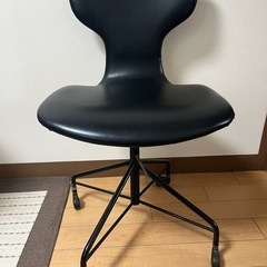 キャスター付き椅子の画像