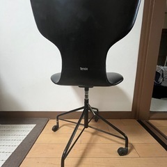 キャスター付き椅子