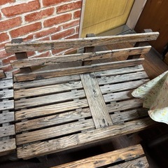 木製のチェアーの画像